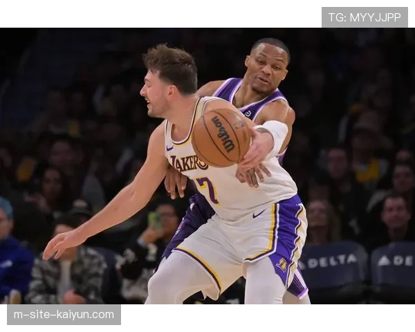 湖人主场惨败暴露攻防问题，防守效率亟待提升